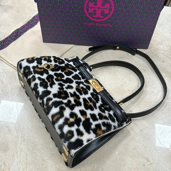 TORY BURCH LEE RADZIWILL SMALL LEATHER AND LEOPARD PRINT SHEARLING BAG - Picture 7 of 16
